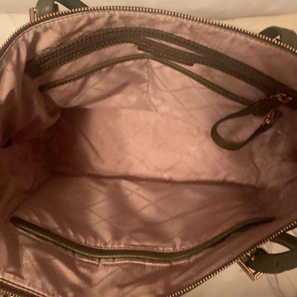 ❗CLOSET CLOSING ❗✨NWOT✨Michael Kors Charlotte Bag - Picture 6 of 10